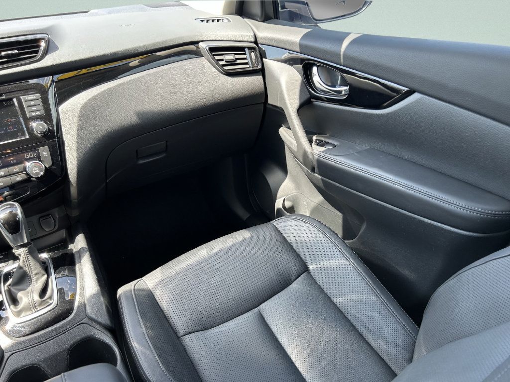 Used 2021 Nissan Rogue Sport SL w/ Premium Package FWD image 20