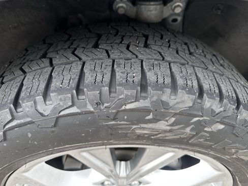 Used 2021 Ford Explorer XLT w/ Equipment Group 202A AWD/4WD image 21