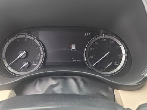 Used 2020 Toyota Highlander XLE image 3