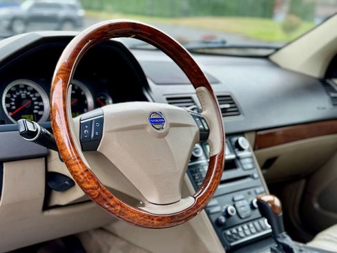 Used 2011 Volvo XC90 3.2 image 2