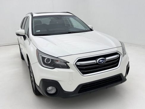 Used 2018 Subaru Outback 3.6R Touring AWD/4WD image 3