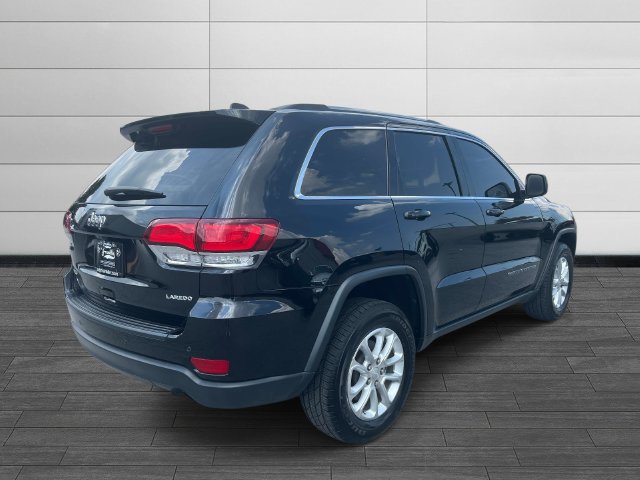 Used 2021 Jeep Grand Cherokee Laredo w/ Security & Convenience Group AWD/4WD image 3