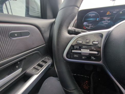 Used 2022 Mercedes-Benz GLB 250 4MATIC image 24