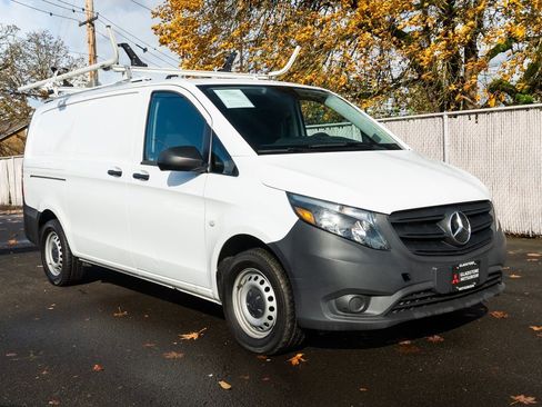 Used 2023 Mercedes-Benz Metris image 1