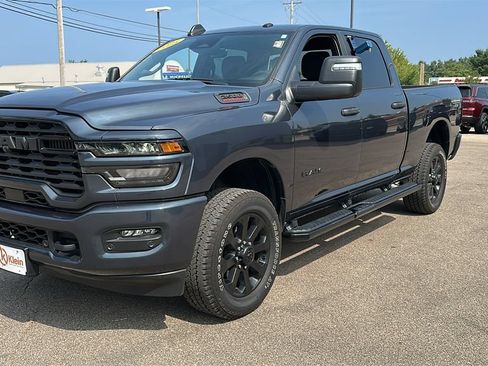 Used 2025 RAM 2500 Big Horn AWD/4WD image 3
