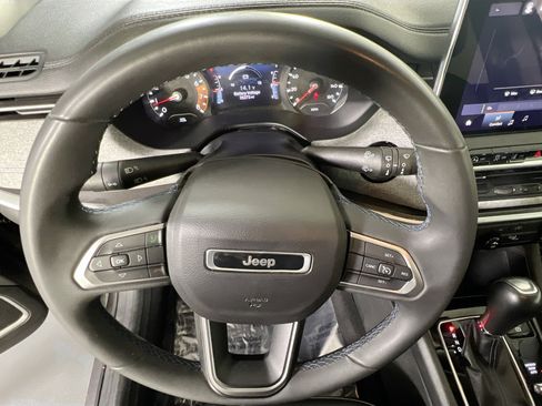 Used 2022 Jeep Compass Latitude image 11