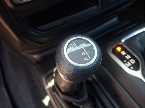 Used 2020 Jeep Wrangler Sport AWD/4WD image 22