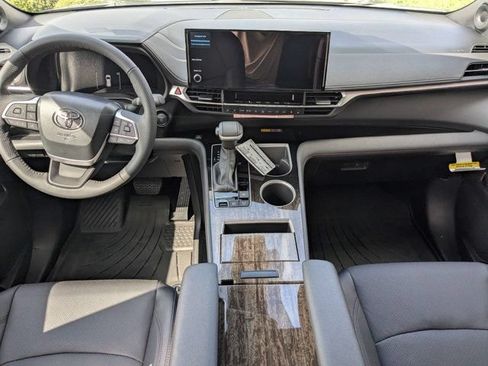 New 2026 Toyota Sienna Limited FWD image 14