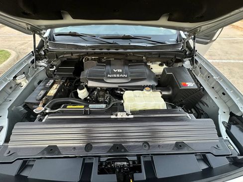 Used 2019 Nissan Titan SV w/ SV Convenience Package AWD/4WD image 30
