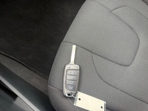 Used 2023 Hyundai Elantra SE w/ Preferred Accessory Package FWD image 34