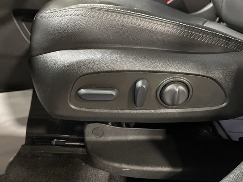 Used 2022 GMC Terrain Denali w/ Denali Premium Package image 11