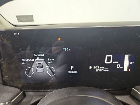 Certified 2025 Nissan Kicks S image 17