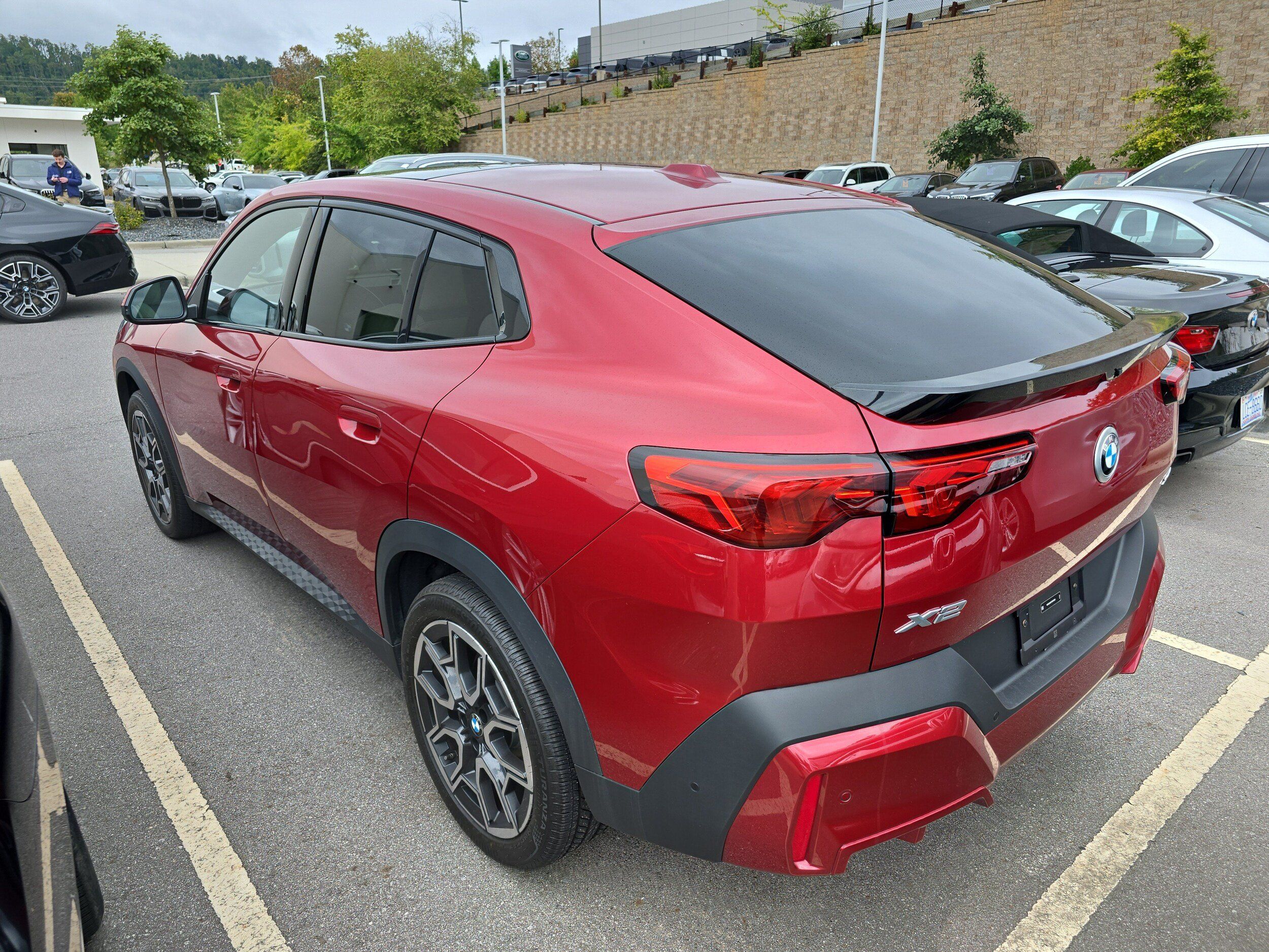 Used 2026 BMW X2 xDrive28i AWD/4WD image 3