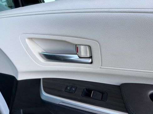 Used 2024 Toyota Sienna Platinum FWD image 20