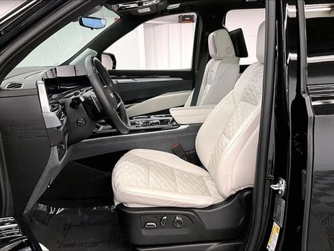 Used 2025 Cadillac Escalade ESV Sport Platinum AWD/4WD image 25