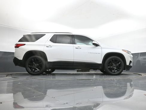 Used 2021 Chevrolet Traverse LT image 44