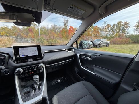 Used 2025 Toyota RAV4 XLE image 35