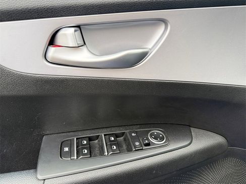 Certified 2023 Kia Forte LXS w/ LXS Technology Package image 28