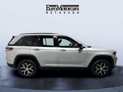Used 2024 Jeep Grand Cherokee Limited AWD/4WD image 6