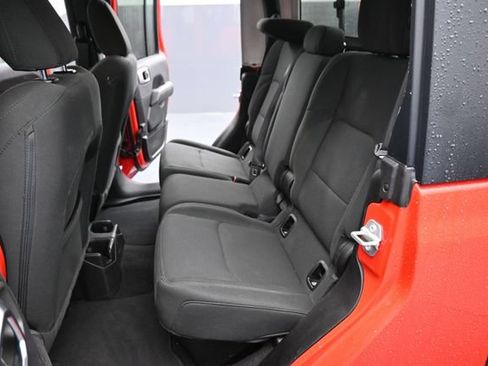 Used 2023 Jeep Gladiator Overland AWD/4WD image 10