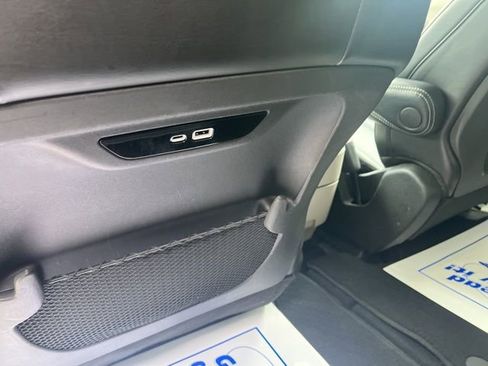 Used 2024 Chrysler Pacifica Touring-L image 42