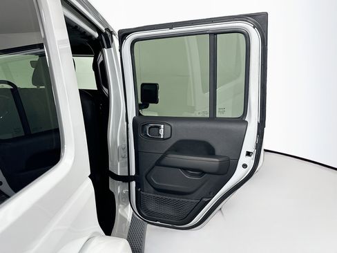 Used 2023 Jeep Wrangler Unlimited Sahara AWD/4WD image 29