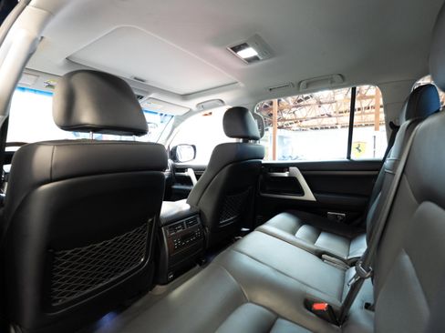 Used 2019 Toyota Land Cruiser image 71