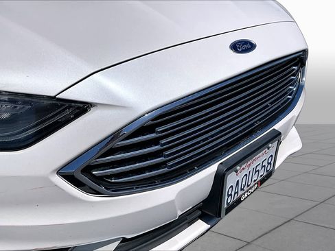 Used 2017 Ford Fusion SE w/ Fusion SE Technology Package FWD image 29