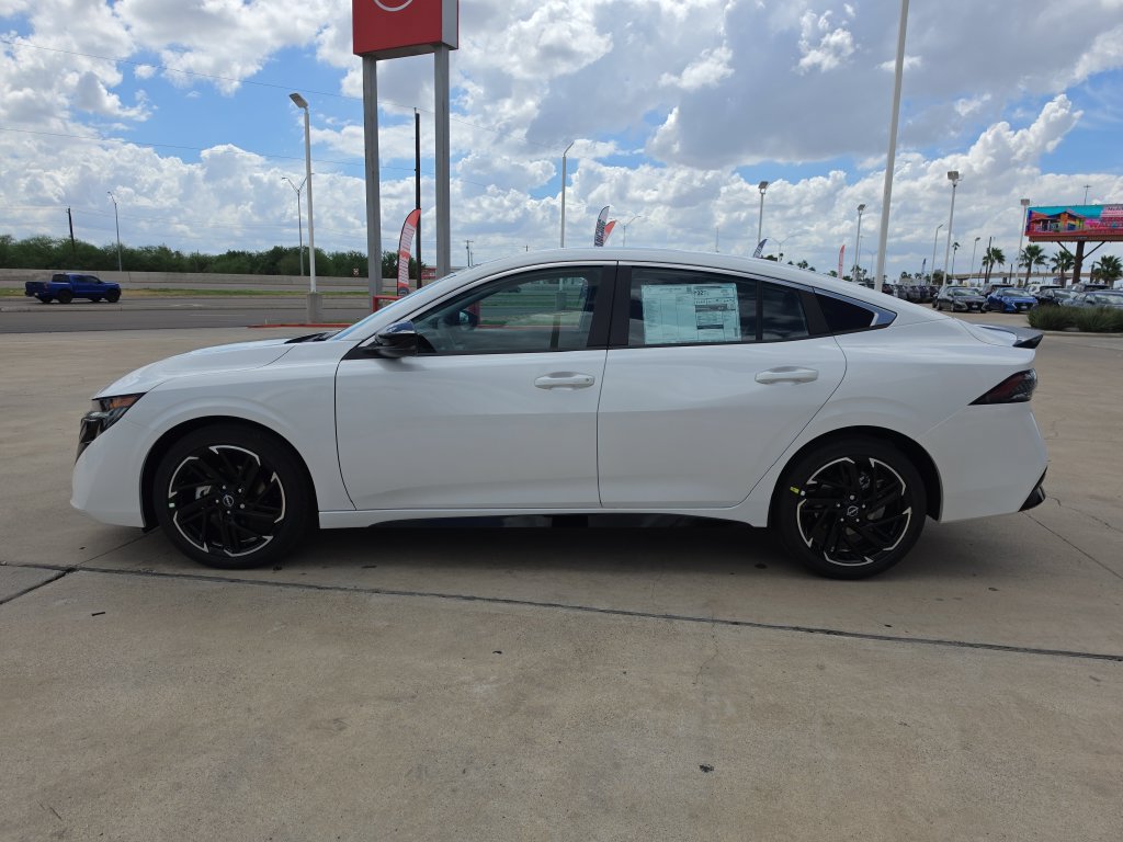 New 2027 Nissan Sentra SR w/ Floor Mat Package FWD image 4