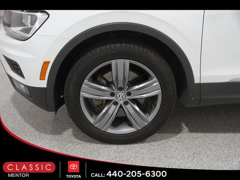 Used 2020 Volkswagen Tiguan SEL w/ 3rd Row Seat Package AWD/4WD image 23