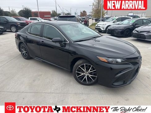 Used 2024 Toyota Camry SE image 1