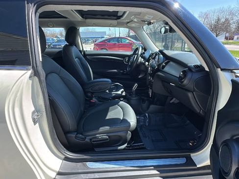 Used 2023 MINI Cooper 2-Door Hardtop image 21