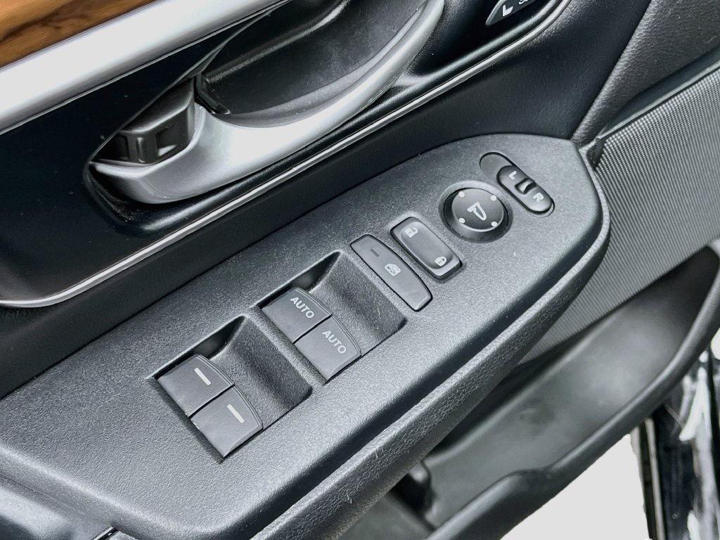 Used 2022 Honda CR-V Touring image 18
