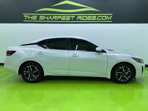 Used 2024 Nissan Sentra SV FWD image 11