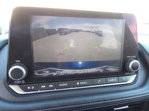 Used 2025 Nissan Rogue SV image 17