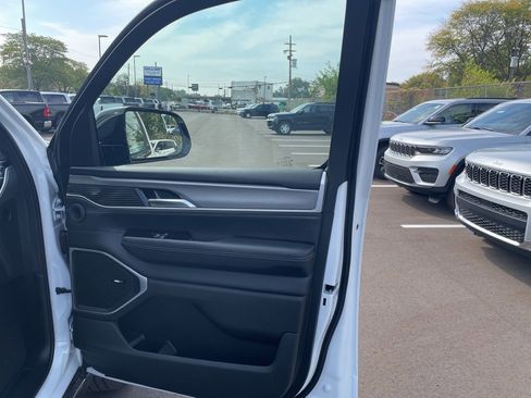 New 2025 Jeep Wagoneer 4WD w/ Convenience Group I image 17