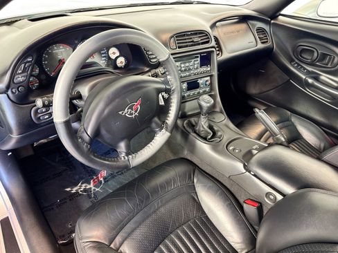 Used 2002 Chevrolet Corvette Convertible w/ Preferred Equipment Group2 image 4