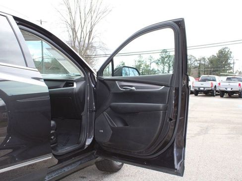 Used 2018 Cadillac XT5 Luxury w/ Driver Awareness Package image 32