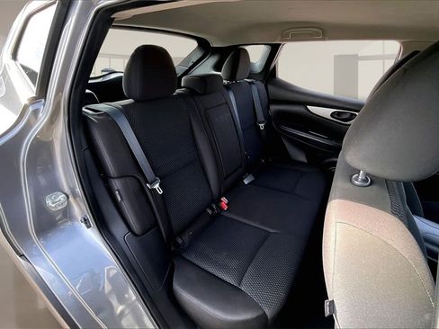 Used 2021 Nissan Rogue Sport S image 25