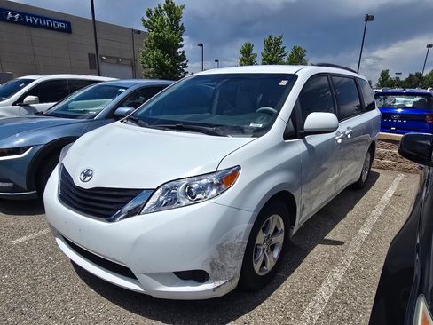 Used 2013 Toyota Sienna LE FWD image 17