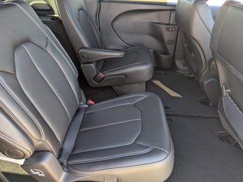 New 2026 Chrysler Voyager LX image 10