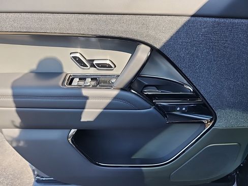Certified 2025 Land Rover Range Rover Sport image 24