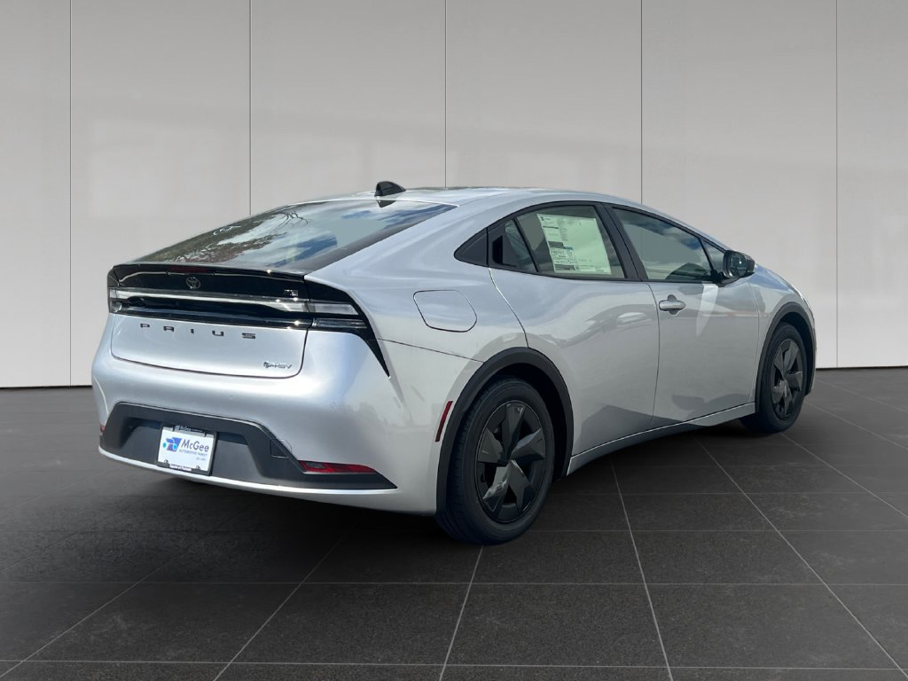 New 2027 Toyota Prius Plug-In Hybrid FWD image 6