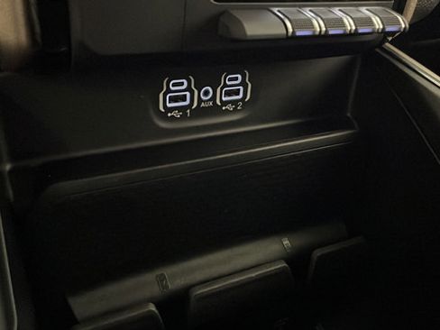 Used 2022 RAM 1500 Laramie AWD/4WD image 27