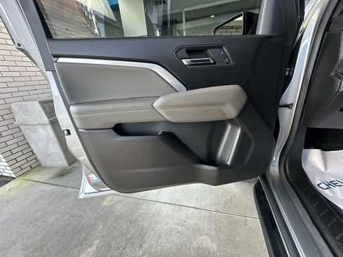 Used 2024 Chevrolet Colorado ZR2 w/ Safety Package AWD/4WD image 22