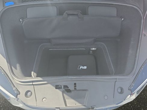 Used 2022 Audi R8 V10 w/ Premium Package image 10