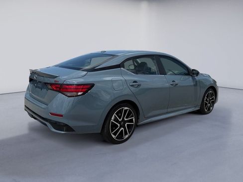 Used 2025 Nissan Sentra SR w/ SR Premium Package FWD image 5