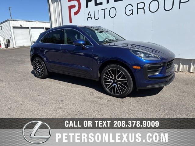 Used 2022 Porsche Macan AWD/4WD image 2