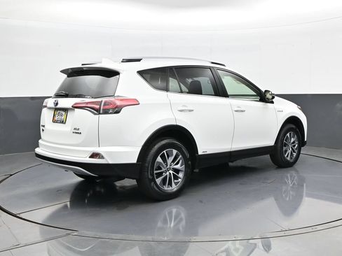 Used 2016 Toyota RAV4 XLE AWD/4WD image 6