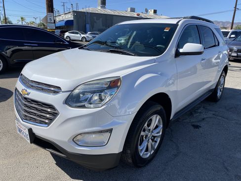 Used 2017 Chevrolet Equinox LT FWD image 2